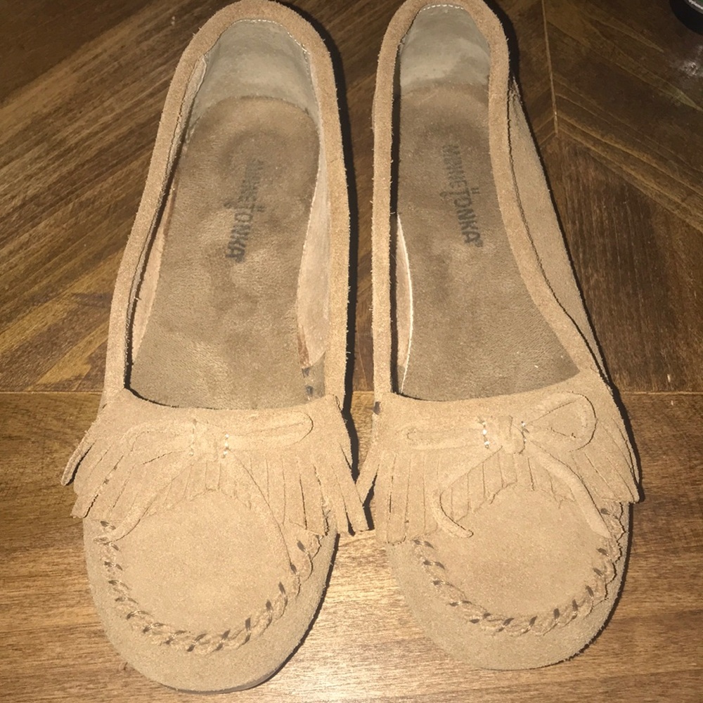 Minnetonka flats size 8